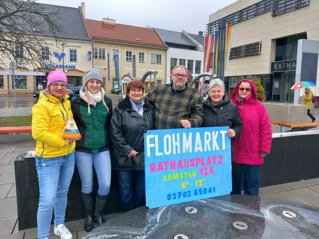 Die Flohmarkt- und Bauernmarkt- Standler hoffen am Wochenende auf schönes Wetter.  | Foto: privat