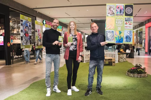 Im Bild von rechts: FORUM der Kunst Kurator Michael Muck Töpfer, FORUM 1 Marketing-Leitung Anna Pichler und FORUM 1 Center-Manager Kurt Müller bei der Galerieeröffnung | Foto: FORUM 1