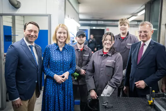 Manfred Haimbuchner, Christine-Haberlander und Thomas Stelzer waren zu Besuch bei Peneder in Atzbach. | Foto: Mayrhofer
