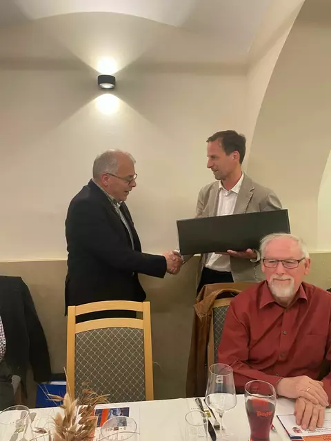 Manfred Rechberger übernimmt in Hengsberg die Kulturarbeit von Leo Bernhard. Im Bild sitzend: Hans Mayer. | Foto: Gde