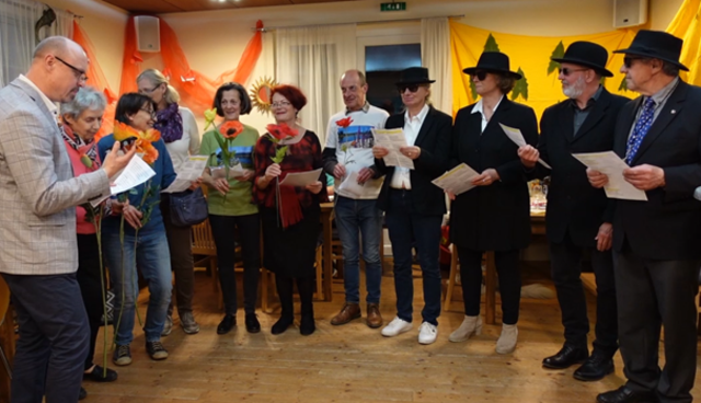 Zusammen sag und lachte man. | Foto: Regina Gruber