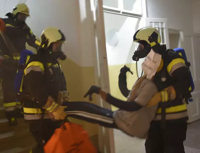 Übung im Landesklinikum Mauer; die Geretteten waren Puppen! | Foto: Wolfgang Zarl