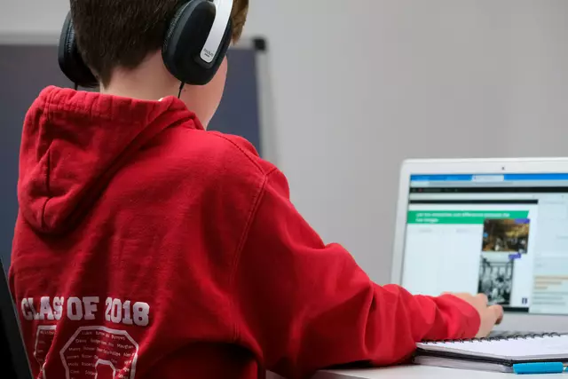 Über ein Viertel der Befragten Schülerinnen und Schüler sind davon Überzeigt dass sie zu viel Zeit mit Computerspielen verbringen. | Foto: unsplash