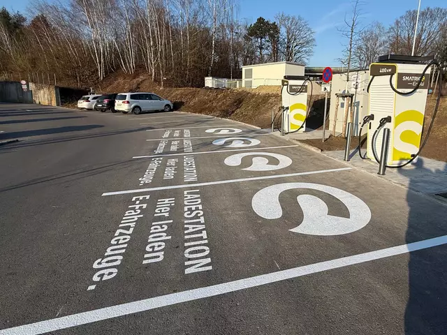 Vier Schnellladepunkte stehen bei Billa Plus in der Riedauerstraße zur Verfügung. | Foto: Smatrics EnBW