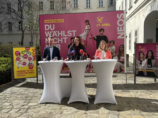v.l.: Neos Wien-Landesgeschäftsführer Philipp Kern, Neos-Spitzenkandidatin Selma Arapović und Vizebürgermeisterin Bettina Emmerling.. | Foto: Nathanael Peterlini/MeinBezirk