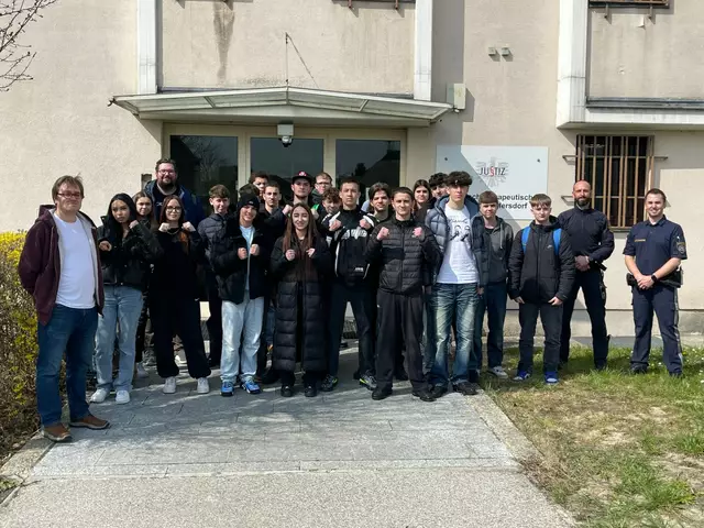 Trotz spektakulärer Präsentation waren die Schüler froh, dass der Aufenthalt nur ein Besuch war. | Foto: PTS 