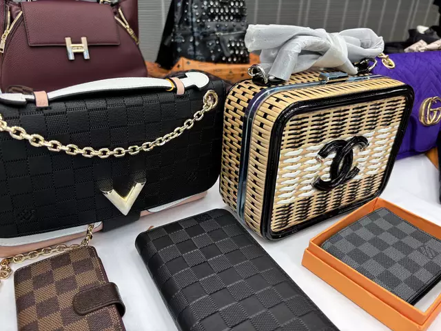 Der österreichische Zoll konnte Waren in Wert von knapp 38 Millionen aus dem Verkehr ziehen. Kundinnen und Kunden können aber auch selbst erkennen, ob die Ware gefälscht oder echt ist.
 | Foto: Thomas Fuchs