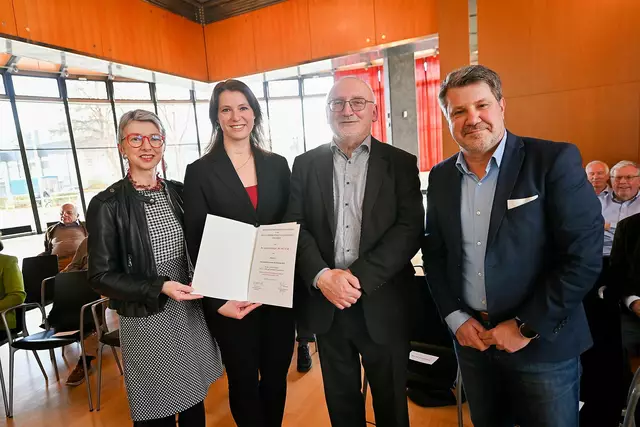 Andrea Ettinger hat den "Preis des Geschichtsvereines für Kärnten und des Landeshauptmannes von Kärnten" verliehen bekommen. | Foto: LPD Kärnten/Bauer