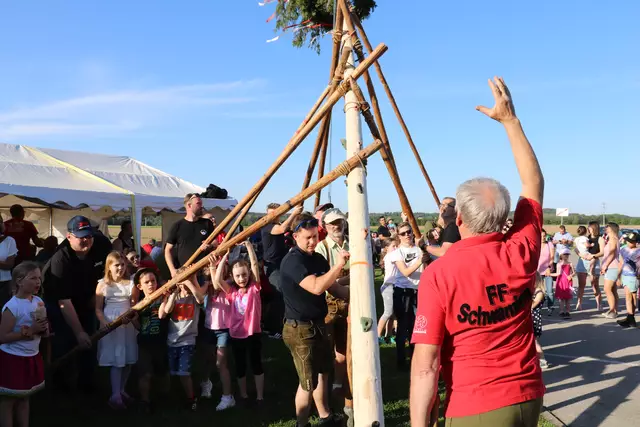 Die Feuerwehr Schwaming lädt zum 42. Maibaumfest ein. | Foto: FF Schwaming