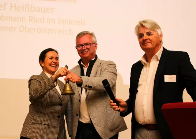 WKOÖ-Vizepräsidentin Angelika Sery-Froschauer, Bezirksstellenobmann Josef Heißbauer und Toni Ferk. | Foto: Petra Ferk