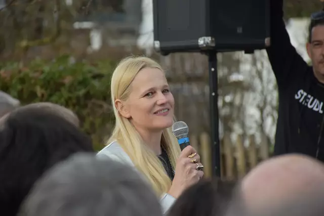 Bernadette Abendstein begrüßte die Gäste in Uderns gewohnt charmant.  | Foto: Haun