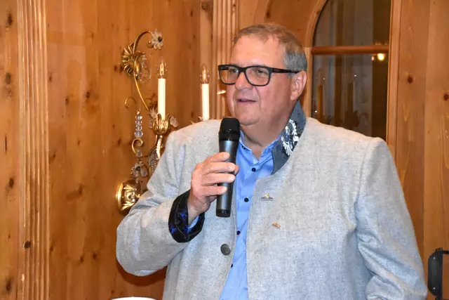 Gerd Erharter blicke in seiner Rede auf die Erfolgsgeschichte des TVB Kaiserwinkl zurück. | Foto: Johanna Bamberger