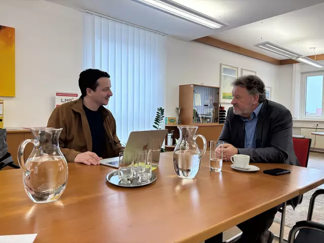 Im Gespräch: Bildungsdirektor Alfred Lehner (r.) mit MeinBezirk Burgenland-Chefredakteur Franz Tscheinig | Foto: Mia Guttmann