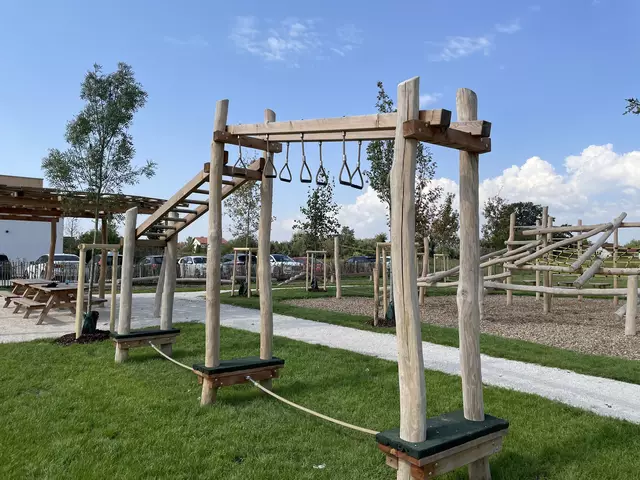 In Straßham befindet sich ein wahres Kletterparadies – perfekt, um sich auzutoben. | Foto: Gemeinde Alkoven/Unter