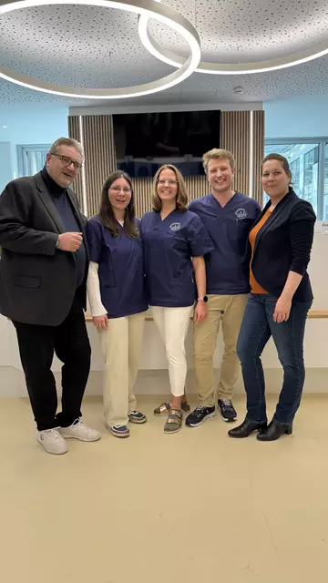 Auch Peter Hacker (r.) und Christine Dubravac-Widholm (l., beide SPÖ) besuchten das neue PVZ in der Brigittenau. | Foto: BV 20