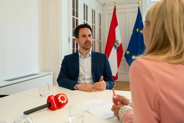 Christoph Wiederkehr: Handys gelten als erheblicher Konzentrationskiller und verstärken Konflikte im Klassenzimmer. | Foto: Martin Baumgartner