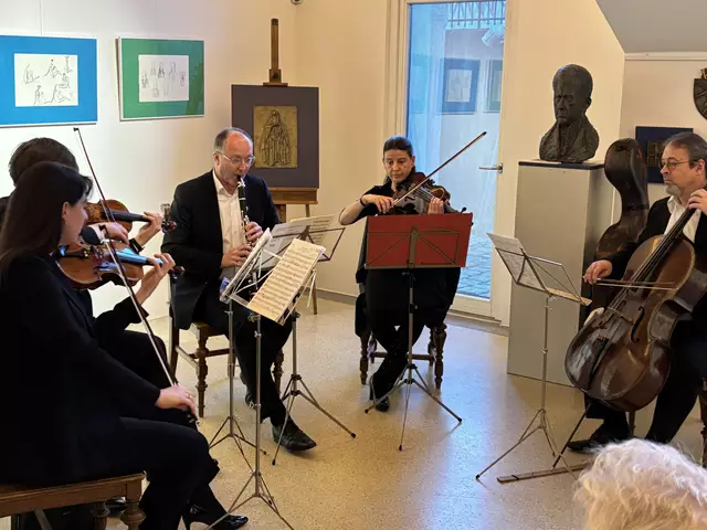 Auch für Musik war bei der Vernissage gesorgt. | Foto: MeinBezirk/Hofmüller