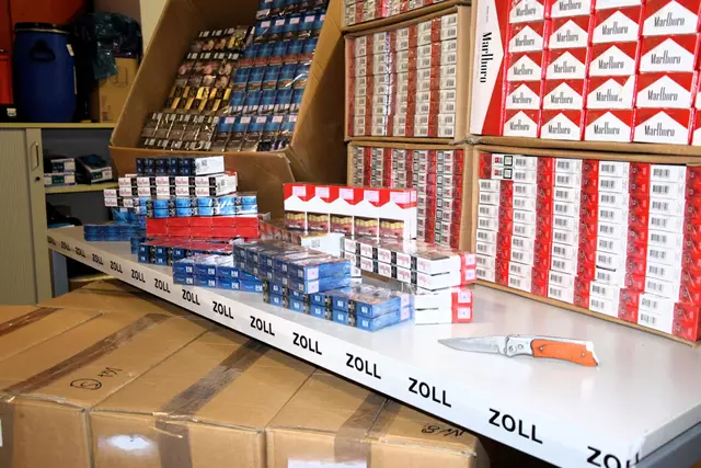 Zoll beschlagnahmte Millionen Zigaretten. | Foto: Zoll/Symbolfoto
