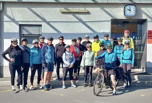 Mit viel Schwung und noch mehr guter Laune eröffnete der BE-E-Bike-Verein aus Kalsdorf am Freitag offiziell die Radsaison. | Foto: Obmann Wolfgang Berngruber