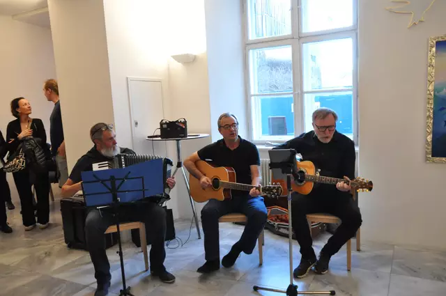 Die Künstler Kurt Jenewein, Werner Klingler und Dieter Oberkofler umrahmten die Vernissage musikalisch. | Foto: Dorn