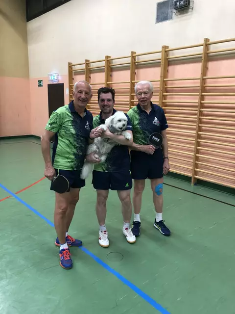 Mannschaftsfoto des erfolgreichen Teams mit Maskottchen. | Foto: TTC Intersport Frühstückl Tamsweg/Karl Stöckl