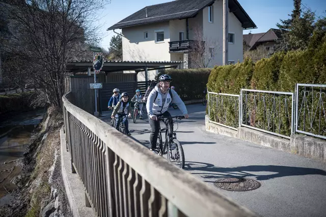 Danach ging es gemeinsam auf die Straße.  | Foto: Zemasch
