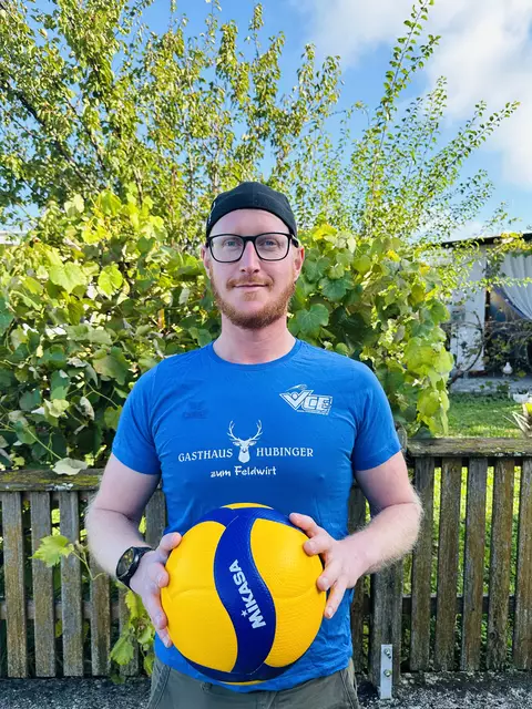 Stefan Pankratz trainiert seit 2020 das Damenteam des VC Esternberg. | Foto: Pankratz