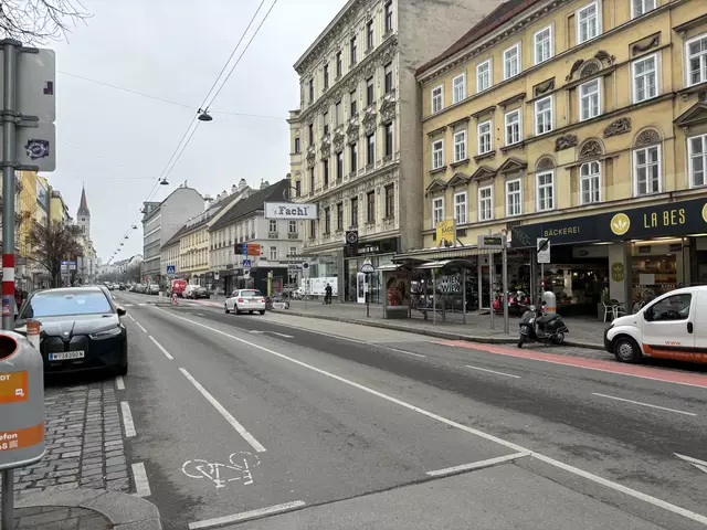 Auf der Landstraßer Hauptstraße fallen für den ÖVP-Spitzenkandidaten zu viele Parkplätze weg.  | Foto: Verena Kriechbaum/MeinBezirk