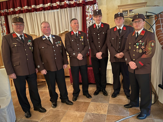Mit zahlreichen Ehrungen und Beförderungen blickt die Feuerwehr Traboch-Timmersdorf auf ein erfolgreiches Jahr zurück und startet mit viel Motivation in das neue Jahr 2025.  | Foto: FF Traboch-Timmersdorf