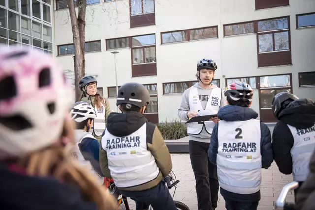 Das Projekt "Profis auf der Straße" soll Kinder auf das selbstständige Fahren im Straßenverkehr vorbereiten. Es ist ein Teil des Programms vor dem Radführerschein.  | Foto: Zemasch