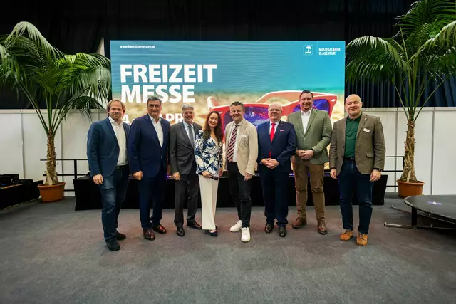 Georg Lexer, WK Präsident Jürgen Mandl, LH Peter Kaiser, Moderatorin Karin Valenta, Bgm Christian Scheider, Hubert Aichlseder, Oskar Dörfler, Bernhard Erler. | Foto: MeinBezirk.at