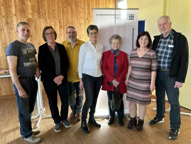 Die Veranstaltung stand im Zeichen der Erwachsenenvertretung.
Auf dem Bild: Christian Zimmerl, Melitta Weber, Erwin Pregesbauer, Roswitha Astner, Valerie Trötzmüller, Gerlinde Bieringer und Josef Fuchs (v.l.) | Foto: PBZ Waidhofen/Thaya