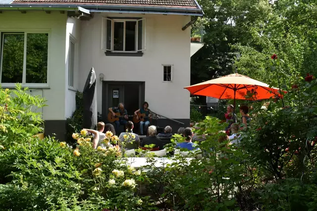 Im vergangenen Jahr gab's über 20 Events im Bezirk. Organisiert werden kann alles – sogar ein kleines Gartenkonzert.  | Foto: BV18