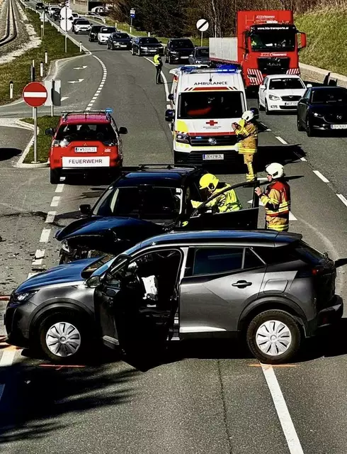 Verkehrsunfall auf der B168 in Stuhlfelden. | Foto: Feuerwehr Stuhlfelden