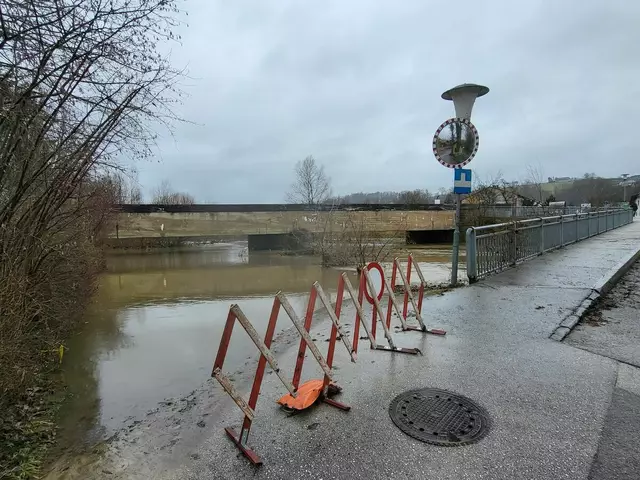 Die schräge Wimmingerbrücke ist neuralgischer Punkt für Verklausungen - hier im September 2024. | Foto: Eckhart Herbe