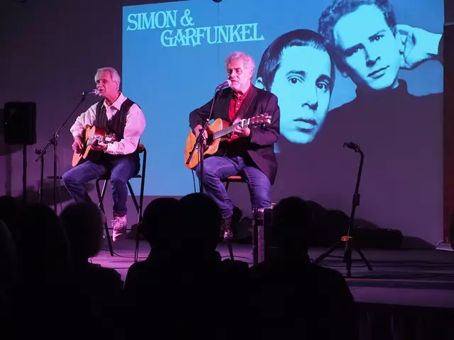 Johann Delanoy (li.) und Albert Eigner beim "Simon &amp; Garfunkel"-Tribute-Konzert im MuseumsQuartier Leoben. | Foto: Gaube