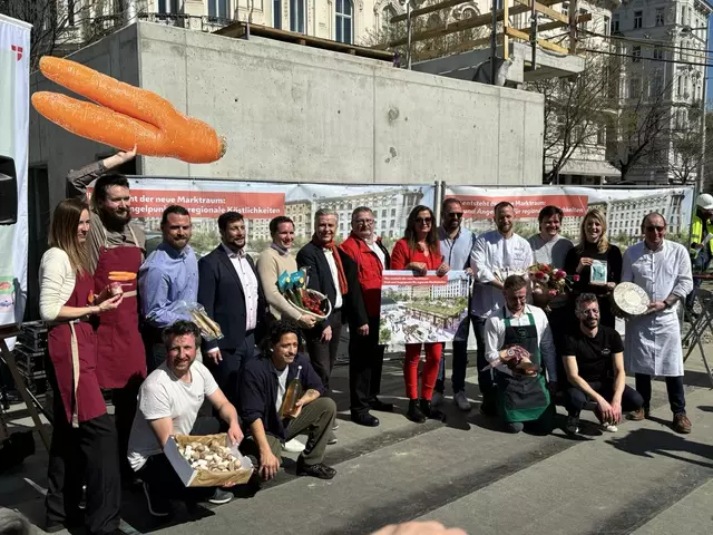 Nach langer Zeit des Wartens war es nun endlich so weit. Die neuen "designierten Standler", welche in die neue Markthalle auf dem Gelände des früheren Naschmarkt-Parkplatzes einziehen werden, wurden offiziell vorgestellt. | Foto: Kevin Gleichweit/MeinBezirk