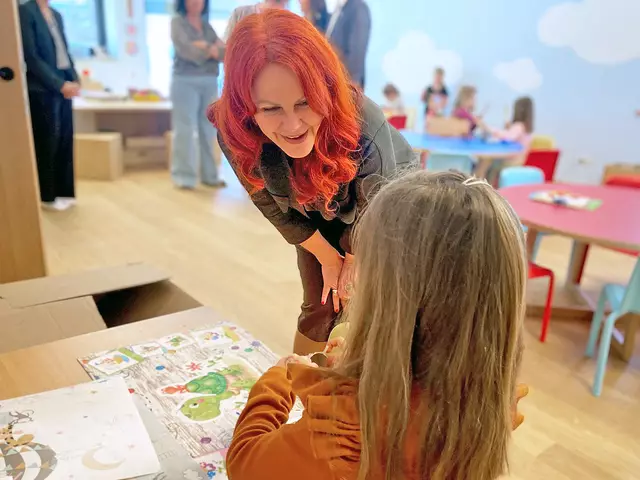 LR Cornelia Hagele beim Besuch des Kindergartens in Faggen. | Foto: Land Tirol
