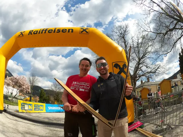 Organisator und Bürgermeister Jochen Bous mit Marc Digruber beim Startsignal. | Foto: Santrucek