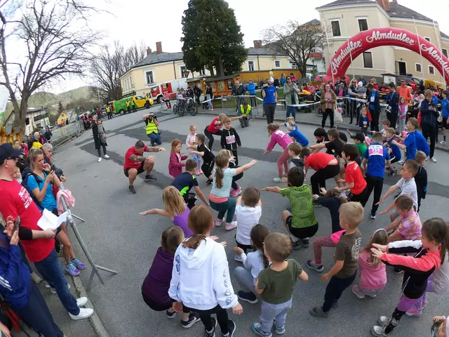 Dehnen und Aufwärmen unter fachkundiger Anleitung. | Foto: Santrucek