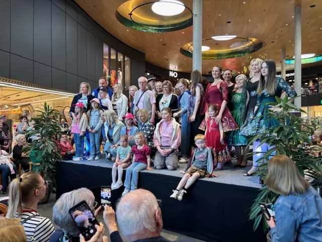 Alle Models der WEZ-Modenschau auf einem Bild | Foto: Almer