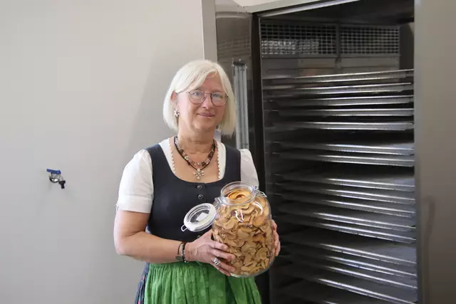 Brigitte Gerger im Dörr-Raum. | Foto: Martin Wurglits