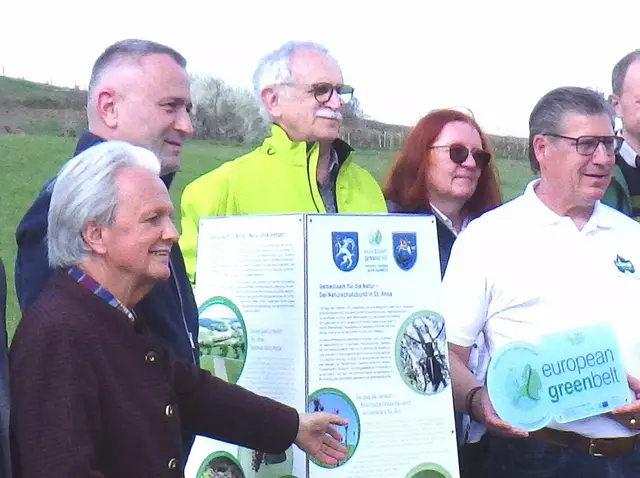 v.l. Johannes Gepp - Präs. Naturschutzbund Stmk., Rihard Peurača - Bgm. Rogašovci; Alois Lang - Green Belt National Focal Point für Österr., Stanka Dešnik - Naturpark Goričko; Johannes Weidinger - Bgm.  St. Anna am Aigen | Foto: W. Preitler
