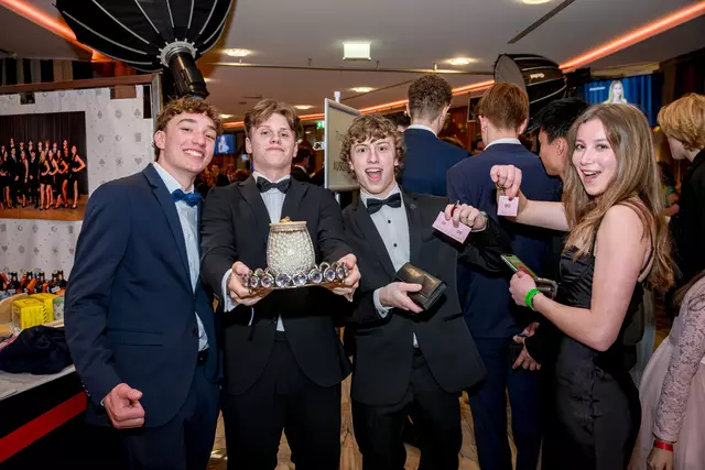 Beim Schätzspiel galt es die richtige Anzahl der Perlen zu erraten.