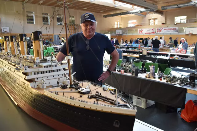 Vor 20 Jahren begann Peter Specht mit dem Bau seiner Titanic. Nach zahlreichen Unterbrechungen wurde sein von Grund auf neu gefertigtes Projekt im Maßstab 1:100 mit vielen Details rechtzeitig zur Internationalen Modellbauausstellung fertiggestellt.