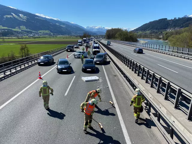 Auffahrunfall mit fünf Autos. | Foto: ZOOM-Tirol