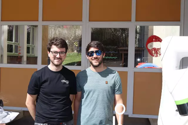 Marco Handle und Simon Abler sind beide Mitglieder des Vereins MINT Oberland. | Foto: Elisabeth Zangerl
