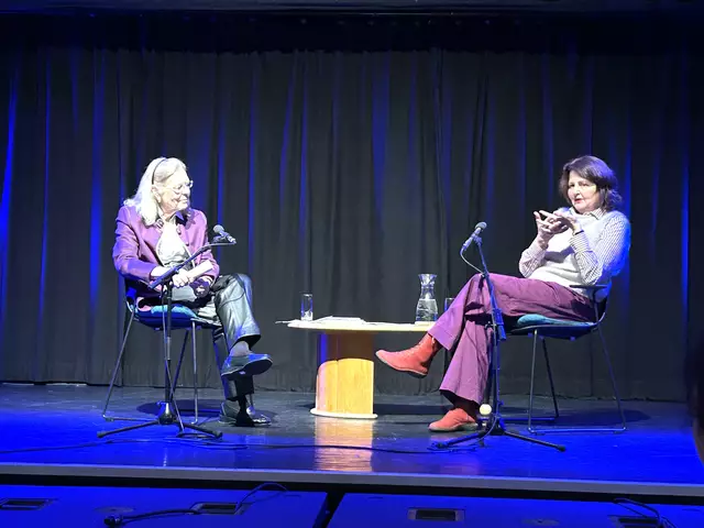 Irene Giner-Reichl und Irmgard Kirchner im Gespräch. | Foto: B. Planer