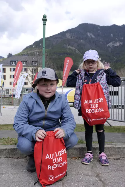 Nico und Ella Weißenböck sportelten bei den Kinderläufen mit. | Foto: Santrucek