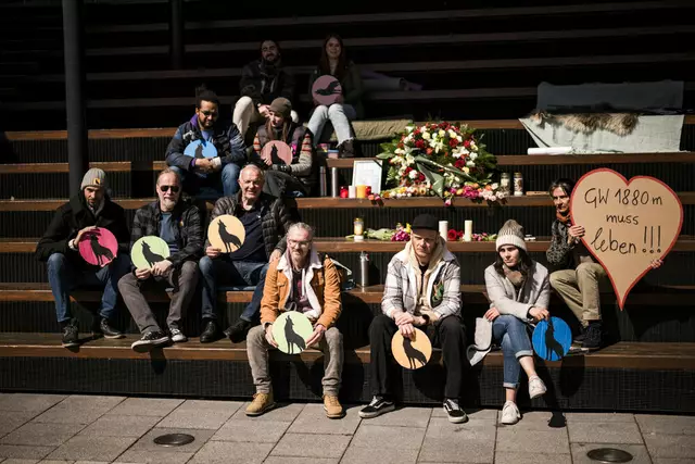 Inmitten von Innsbruck, Rum und Garmisch entsteht der neue Krimi „An der Grenze", der mit seiner faszinierenden Kulisse und packenden Story begeistert. | Foto: ServusTV/Sebastian Marko
